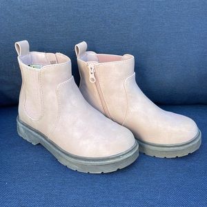 Girls size 13 Cat & Jack boots… GUC